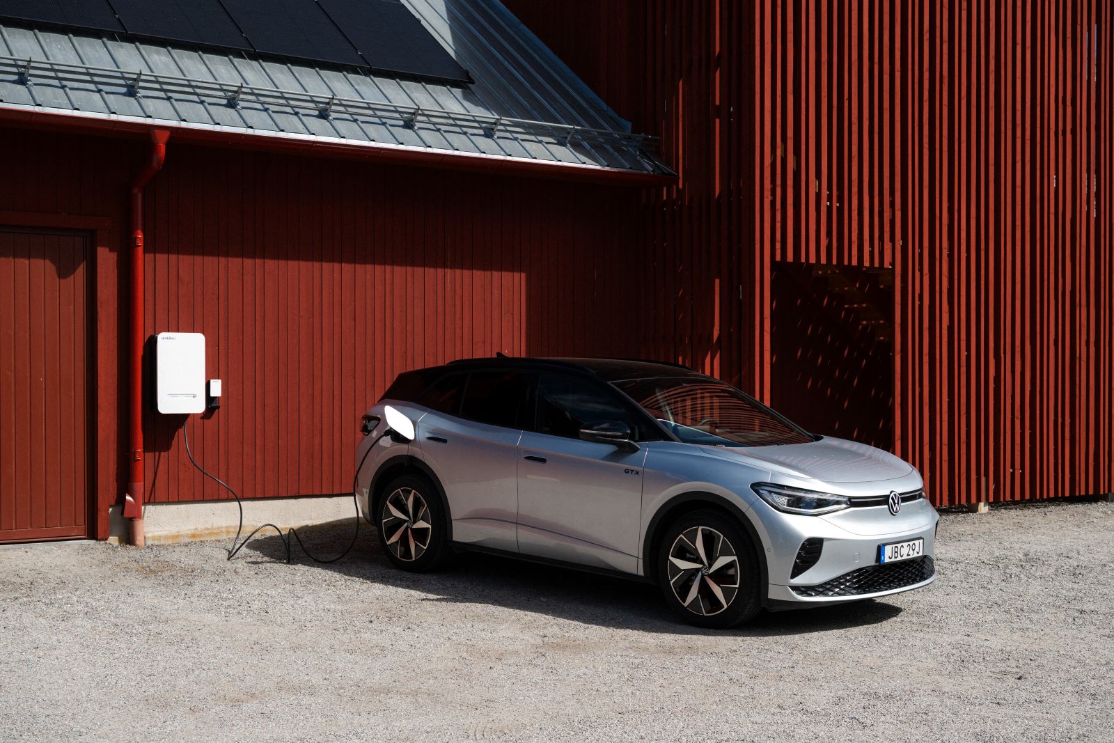 Volkswagens test visar hur elbilar kan sänka hushållets elkostnader
